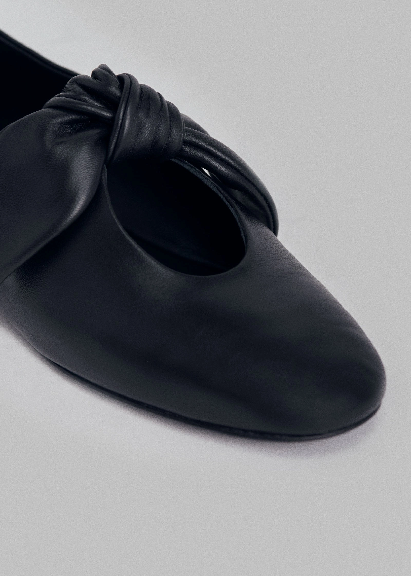 Bow Flat in Nappa Leather - Black