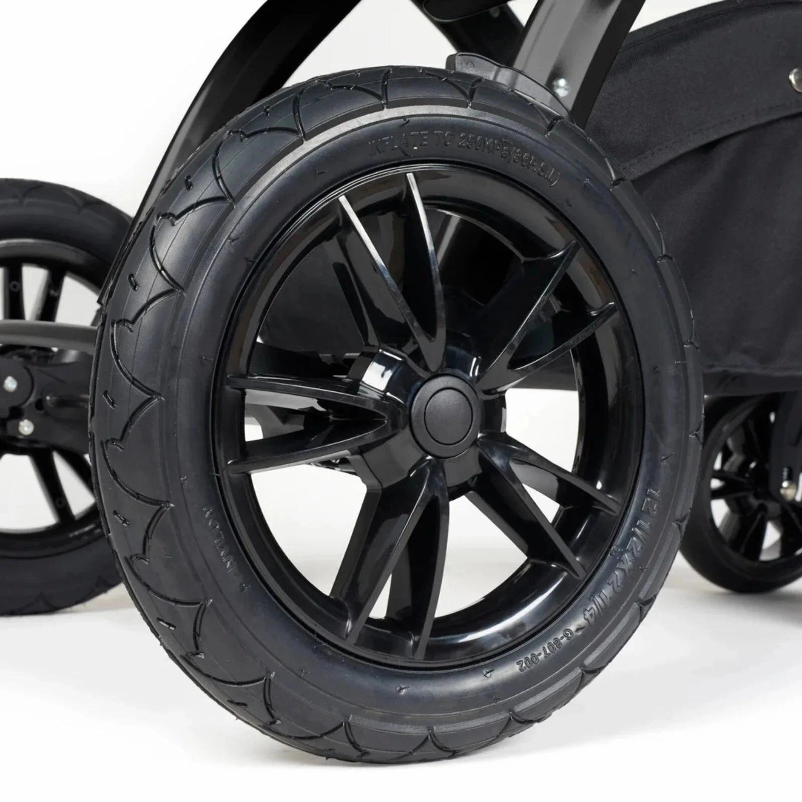 Ickle Bubba Stomp Luxe All-in-One Stratus i-Size Travel System with Isofix Base - Black & Midnight & Black