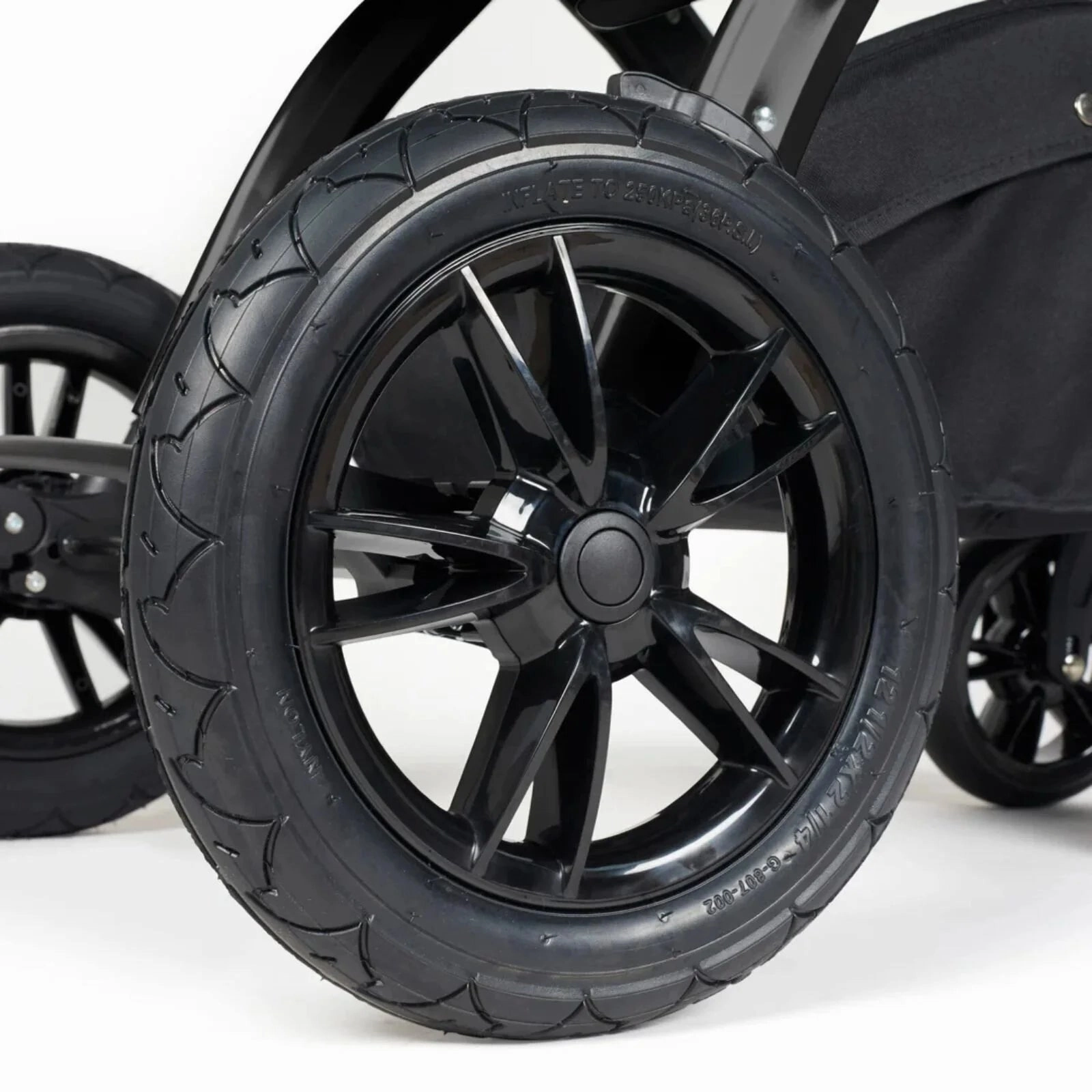 Ickle Bubba Stomp Luxe All-in-One Stratus i-Size Travel System with Isofix Base - Black & Midnight & Tan