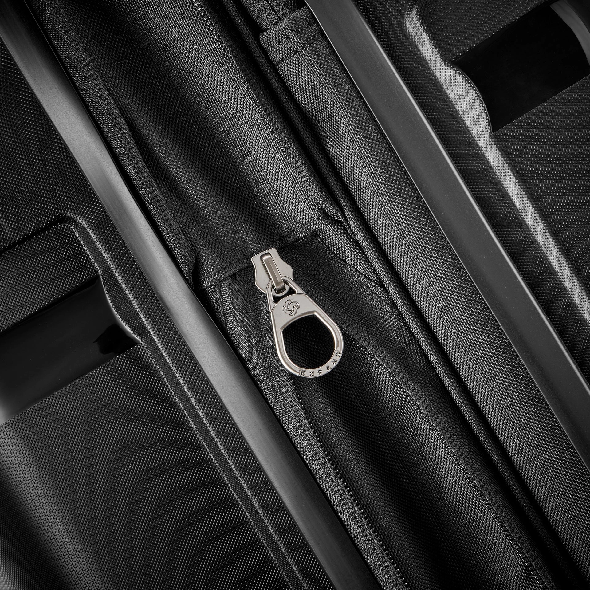 Outline Pro Hardside 29" Luggage