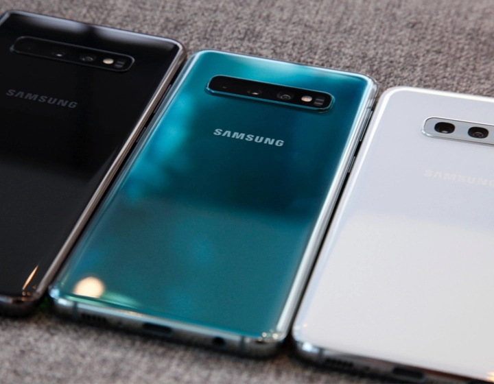 Samsung Galaxy S10  SM-G975F/DS 512GB 8GB Dual SIM Factory Unlocked (Ceramic White)