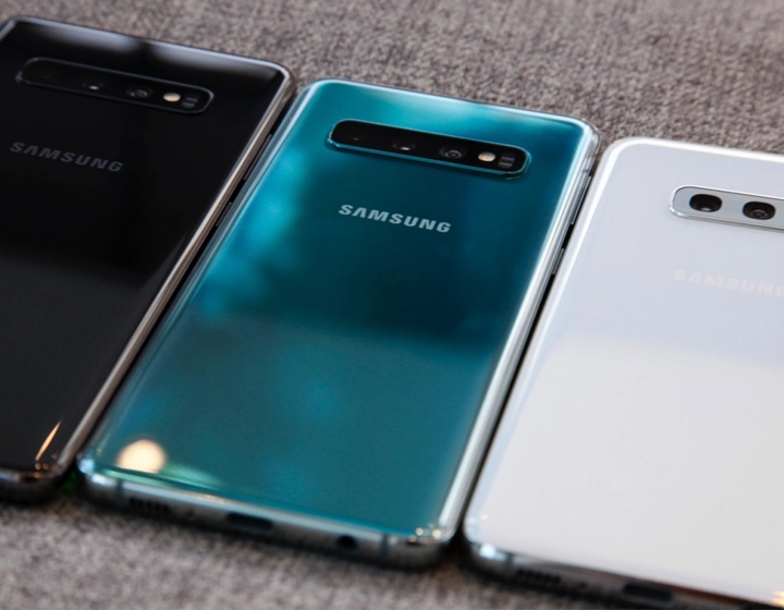 Samsung Galaxy S10  SM-G975F/DS 512GB 8GB Dual SIM Factory Unlocked (Ceramic White)