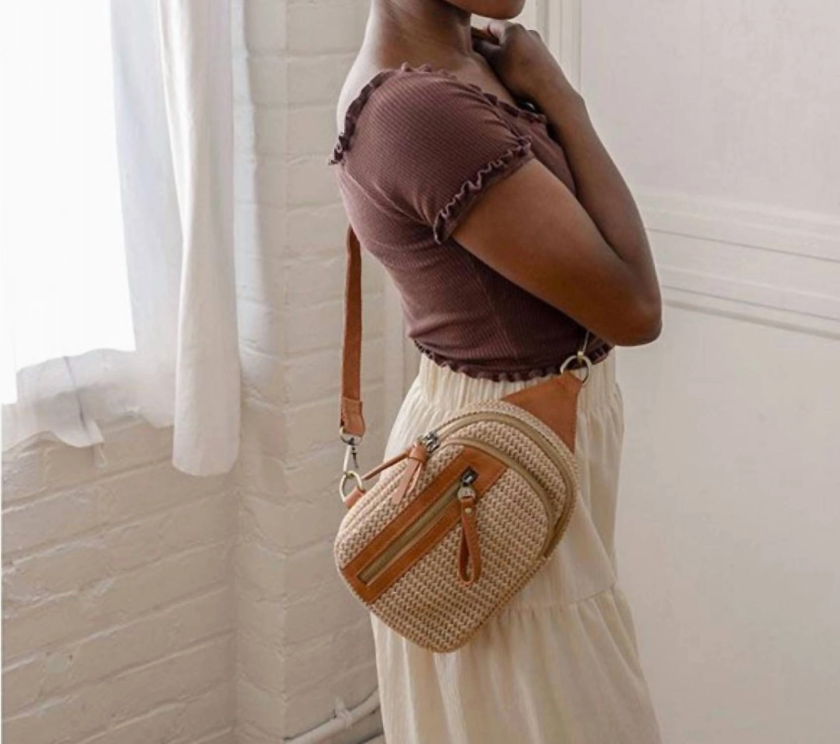 Women's Skylar Sling Bag In Natural Straw